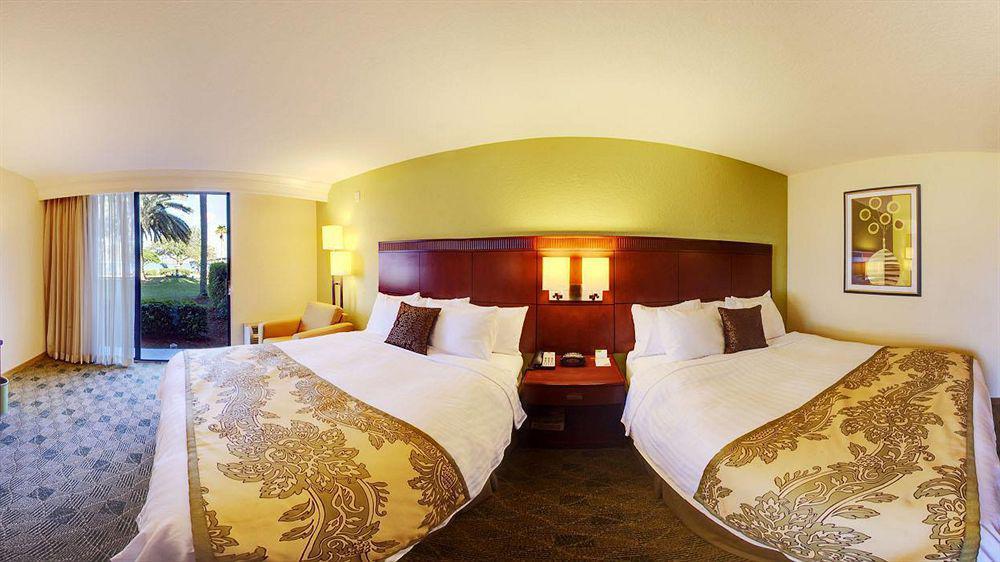คอร์ตยาร์ด เบรเดนตัน ซาราโซตา/ริเวอร์ฟรอนต์ Hotel แบรเดนตัน ภายนอก รูปภาพ